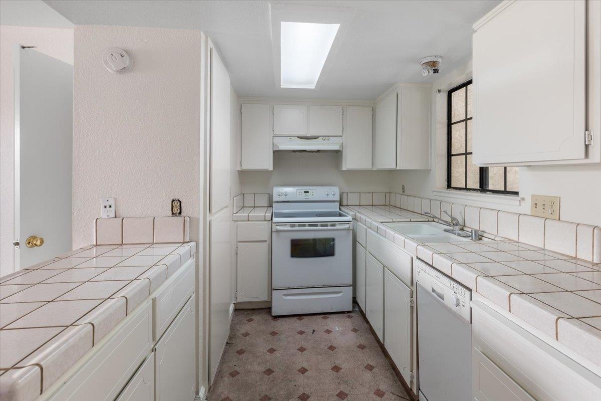 Detail Gallery Image 9 of 30 For 384 S 11th St, San Jose,  CA 95112 - 2 Beds | 2/1 Baths