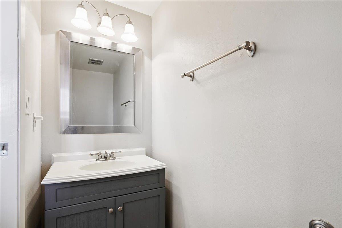 Detail Gallery Image 19 of 32 For 2420 Pleasant Hill Rd #4,  Pleasant Hill,  CA 94523 - 3 Beds | 1/1 Baths