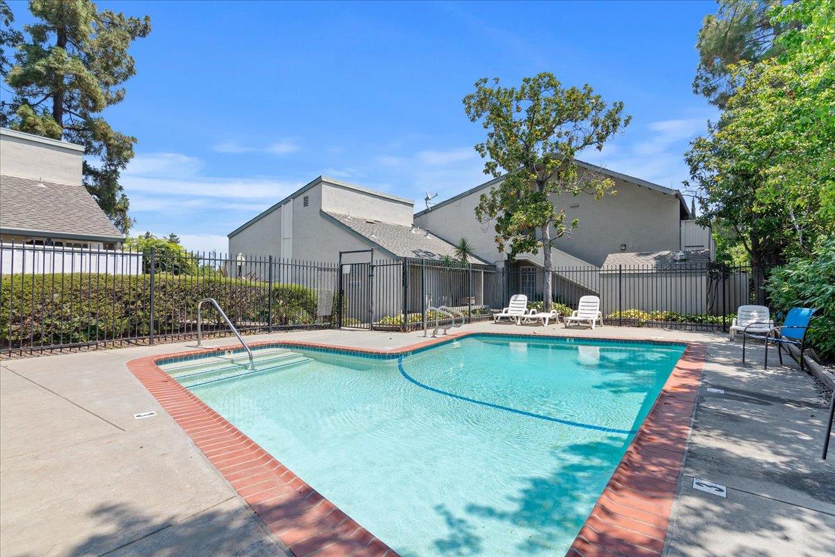 Detail Gallery Image 30 of 32 For 2420 Pleasant Hill Rd #4,  Pleasant Hill,  CA 94523 - 3 Beds | 1/1 Baths