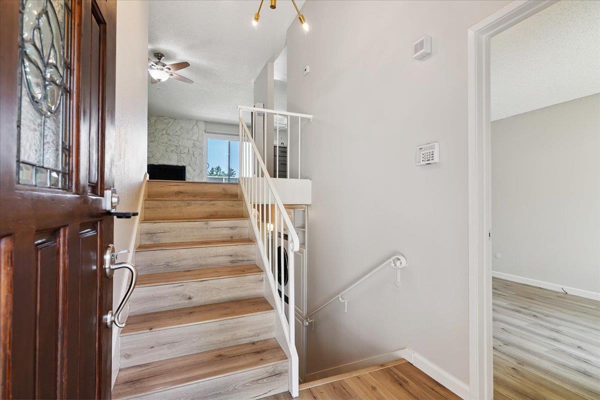 Detail Gallery Image 8 of 32 For 2420 Pleasant Hill Rd #4,  Pleasant Hill,  CA 94523 - 3 Beds | 1/1 Baths