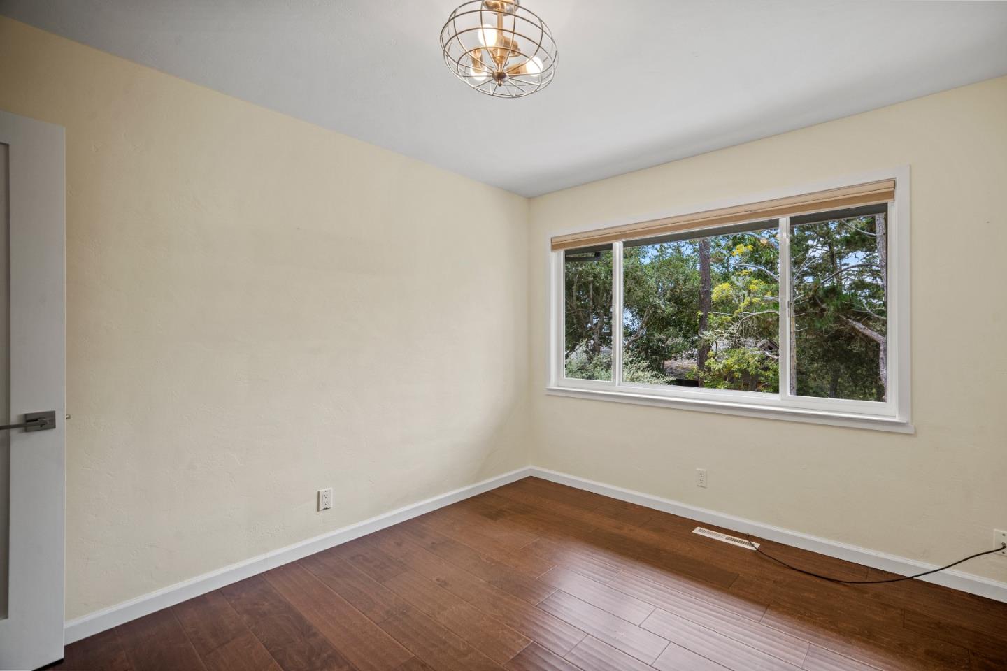 Detail Gallery Image 13 of 34 For 3380 San Luis Ave, Carmel,  CA 93923 - 3 Beds | 3 Baths