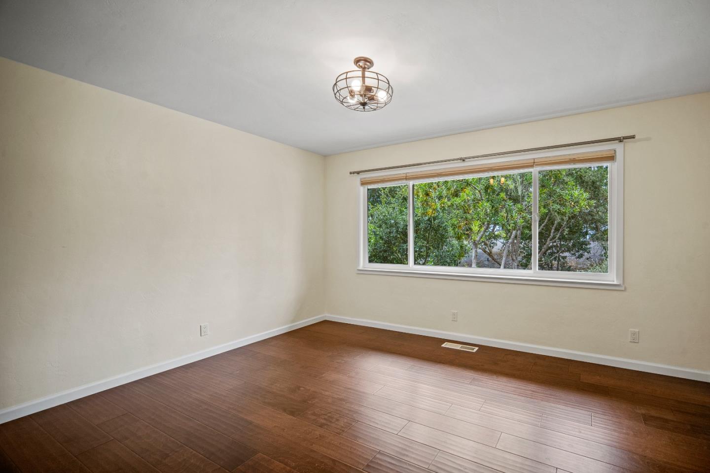 Detail Gallery Image 14 of 34 For 3380 San Luis Ave, Carmel,  CA 93923 - 3 Beds | 3 Baths