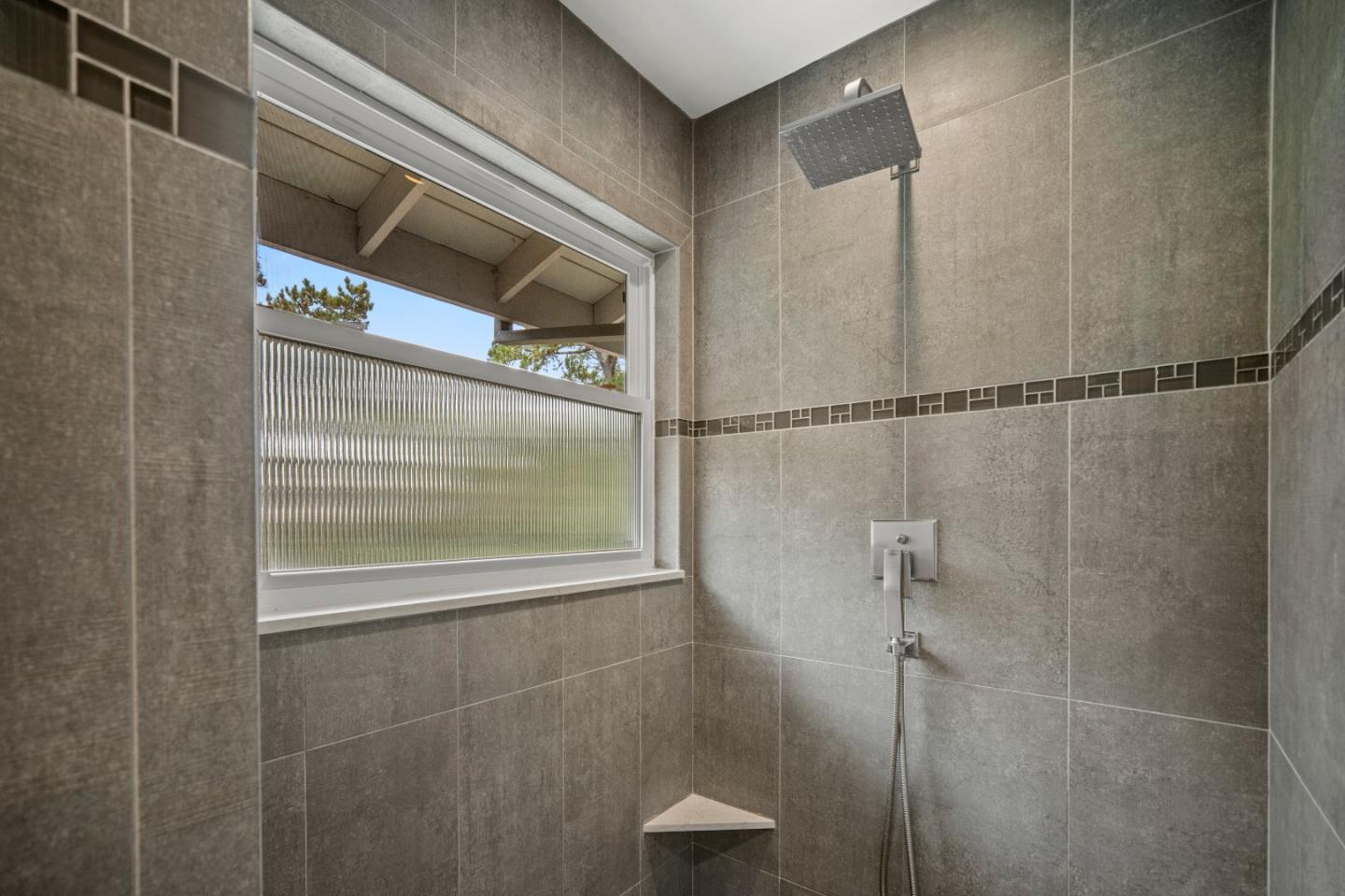 Detail Gallery Image 18 of 34 For 3380 San Luis Ave, Carmel,  CA 93923 - 3 Beds | 3 Baths