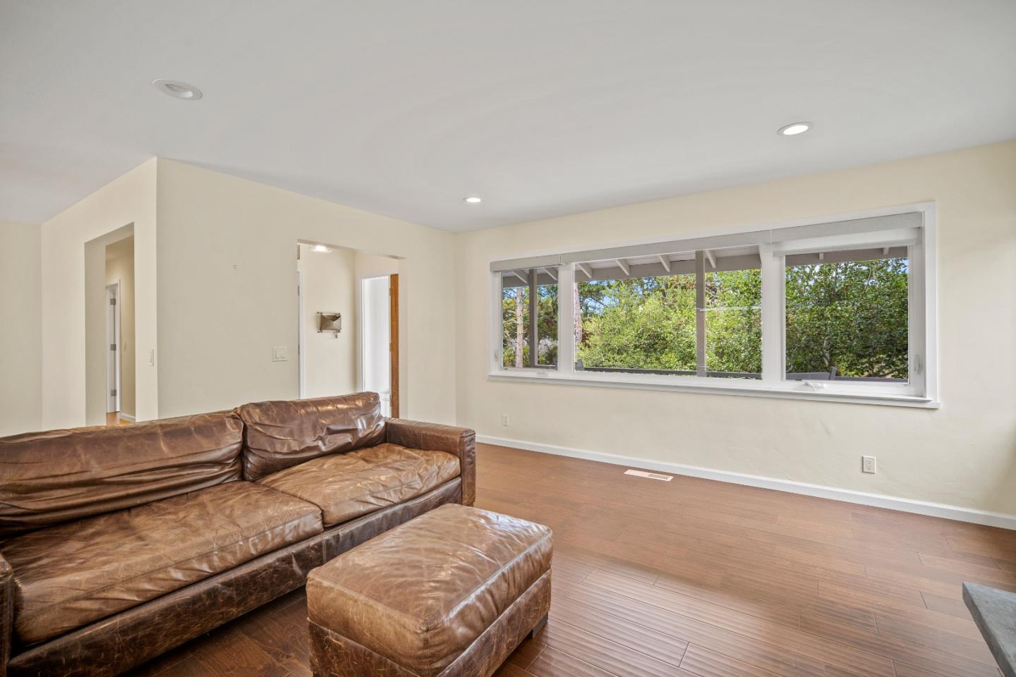 Detail Gallery Image 3 of 34 For 3380 San Luis Ave, Carmel,  CA 93923 - 3 Beds | 3 Baths