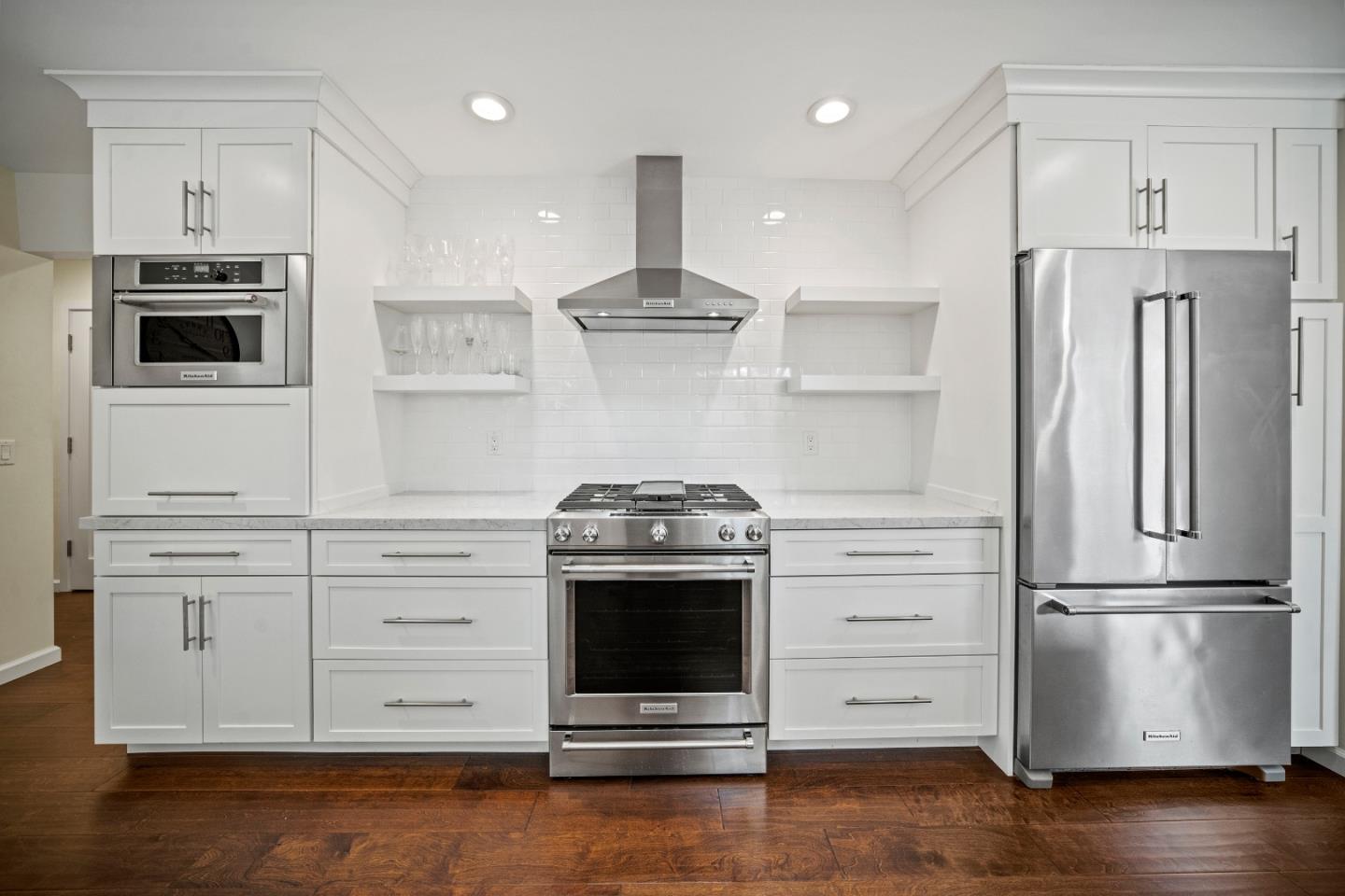 Detail Gallery Image 7 of 34 For 3380 San Luis Ave, Carmel,  CA 93923 - 3 Beds | 3 Baths