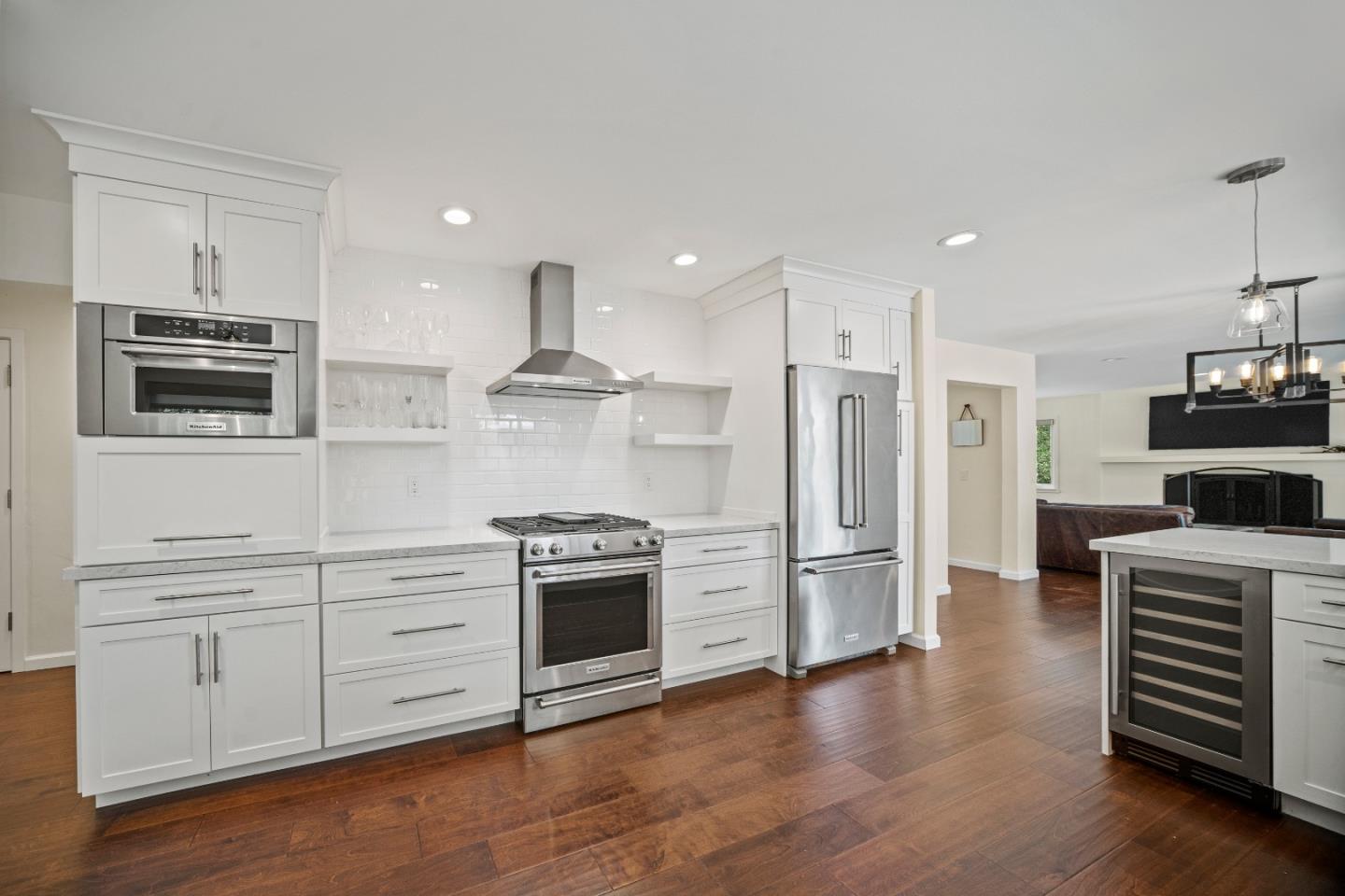 Detail Gallery Image 8 of 34 For 3380 San Luis Ave, Carmel,  CA 93923 - 3 Beds | 3 Baths