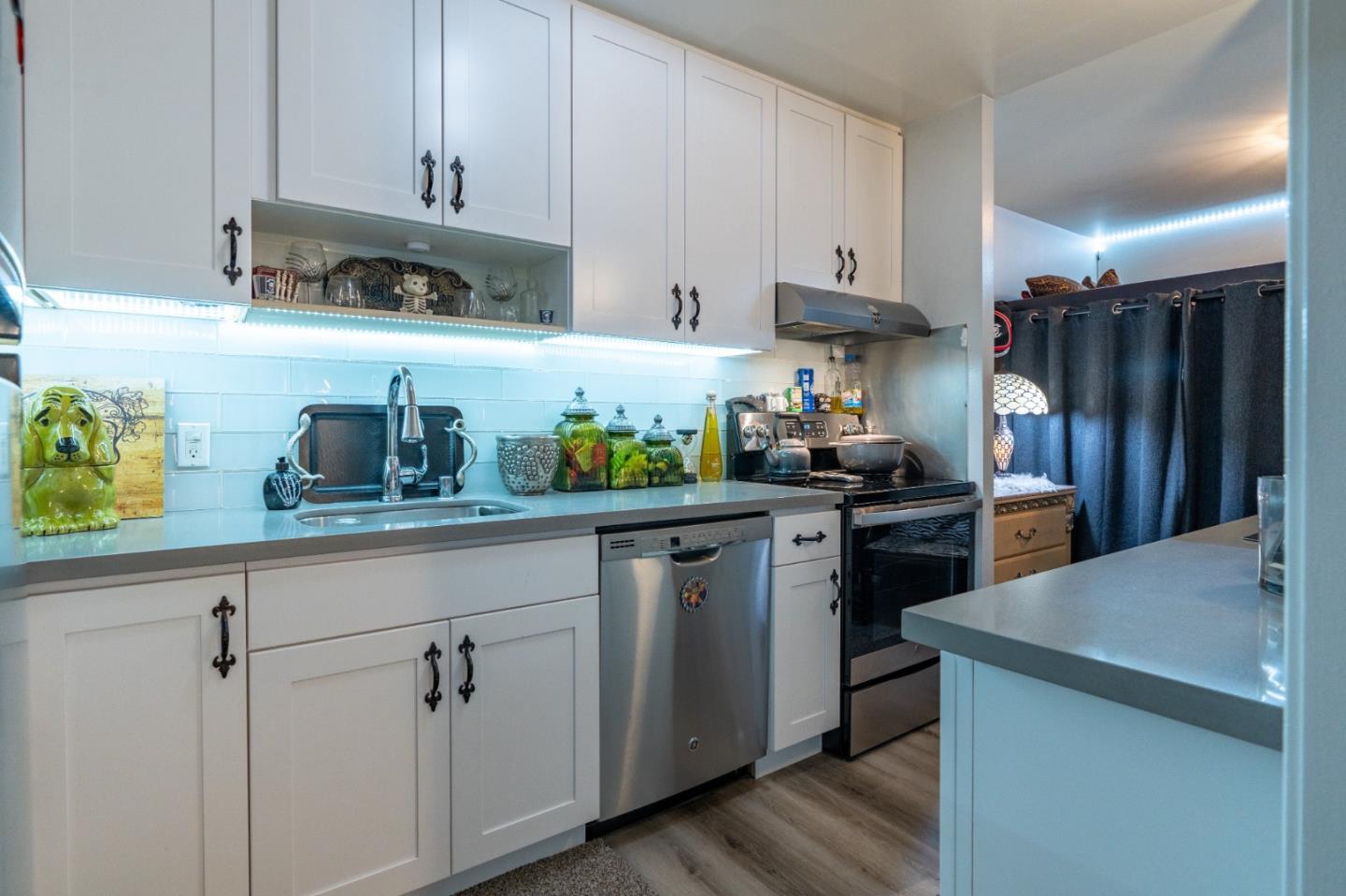 Detail Gallery Image 6 of 13 For 928 Peninsula Ave #201,  San Mateo,  CA 94401 - 1 Beds | 1 Baths