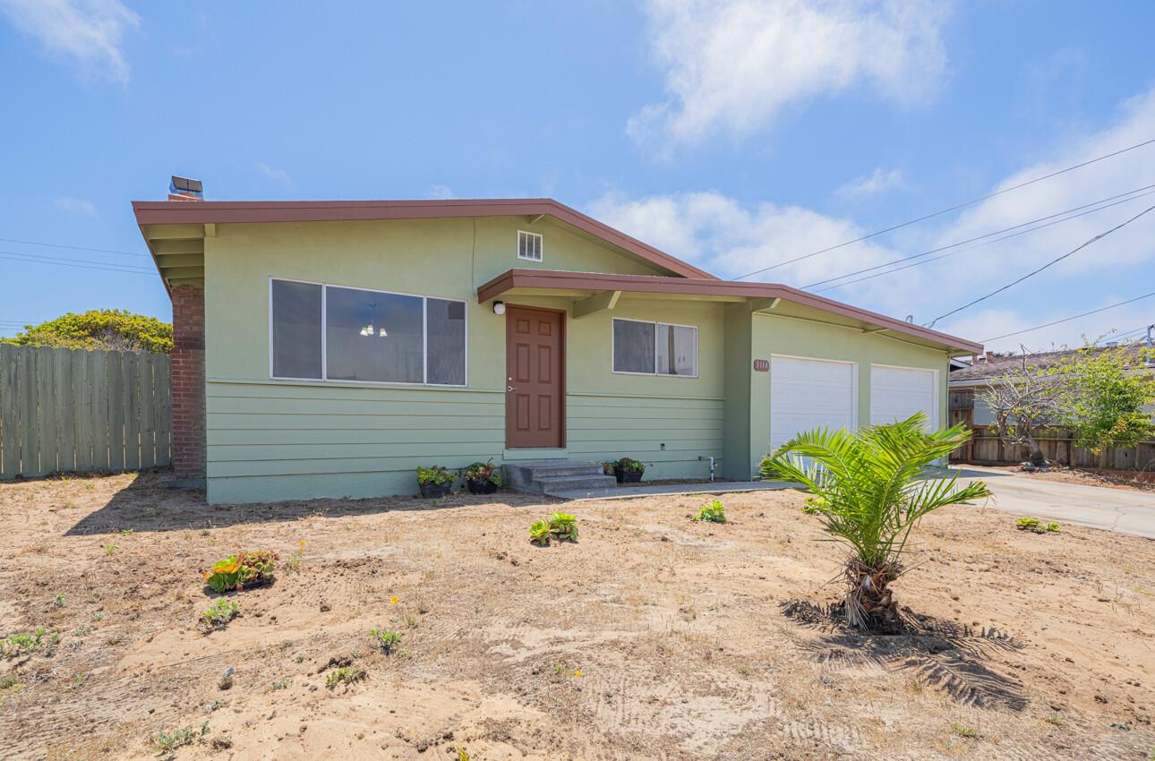 Detail Gallery Image 2 of 32 For 3114 Flower Cir, Marina,  CA 93933 - 3 Beds | 1/1 Baths