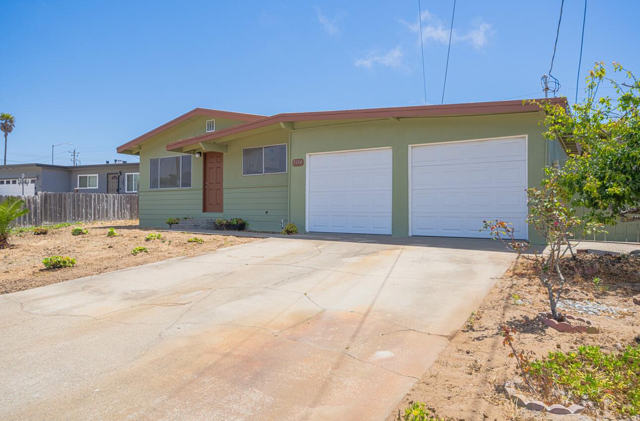 Detail Gallery Image 3 of 32 For 3114 Flower Cir, Marina,  CA 93933 - 3 Beds | 1/1 Baths