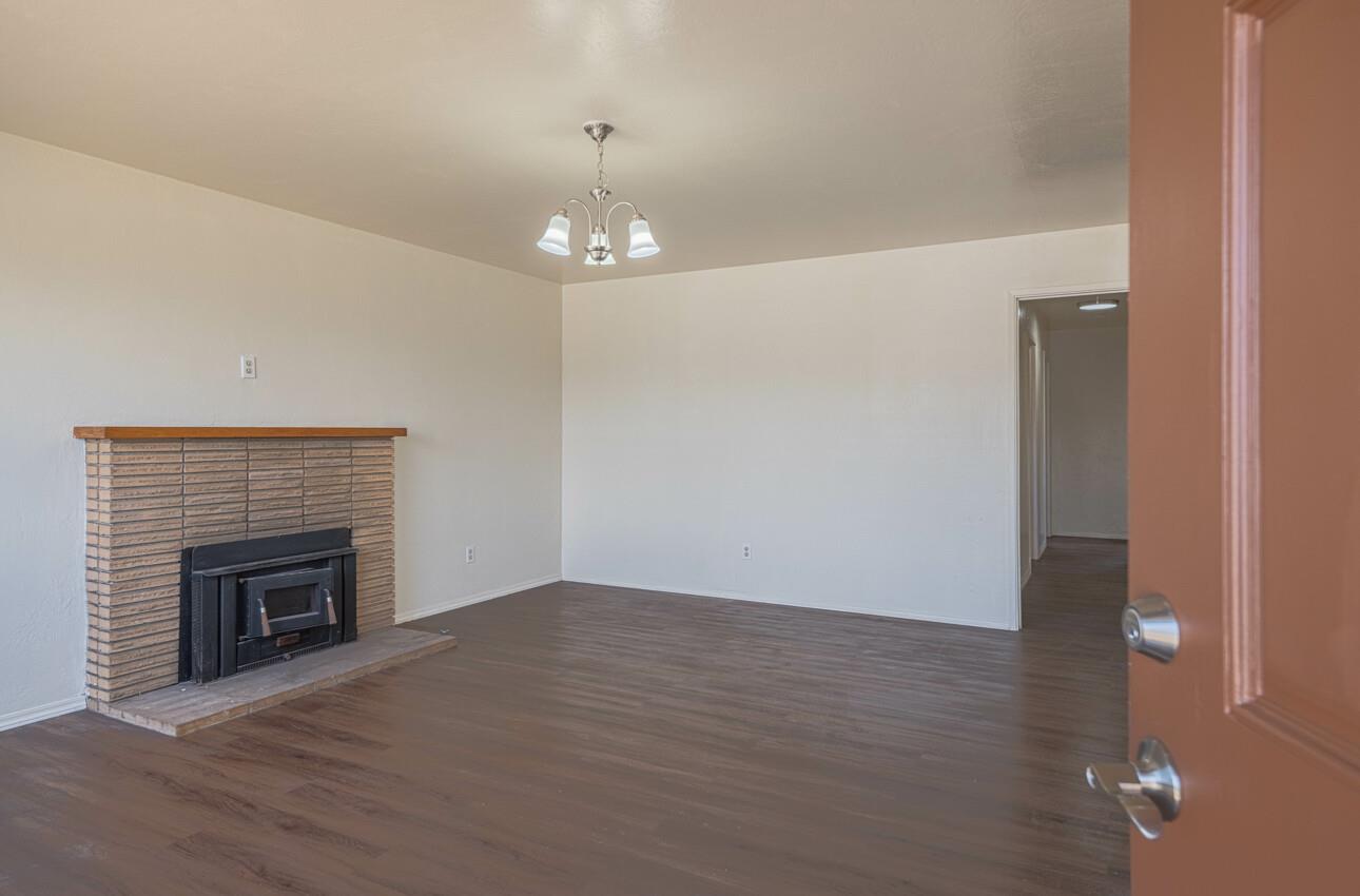 Detail Gallery Image 4 of 32 For 3114 Flower Cir, Marina,  CA 93933 - 3 Beds | 1/1 Baths