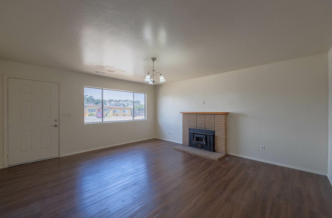 Detail Gallery Image 5 of 32 For 3114 Flower Cir, Marina,  CA 93933 - 3 Beds | 1/1 Baths
