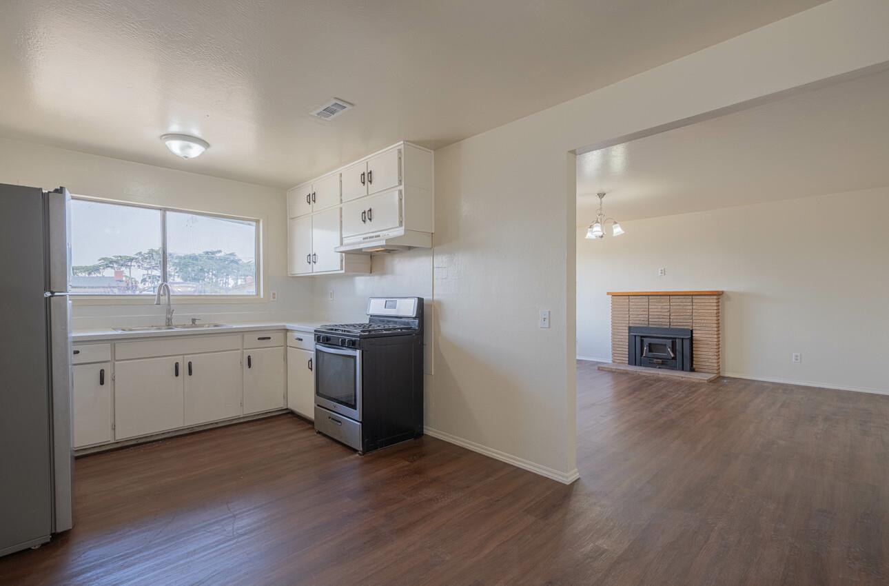 Detail Gallery Image 9 of 32 For 3114 Flower Cir, Marina,  CA 93933 - 3 Beds | 1/1 Baths