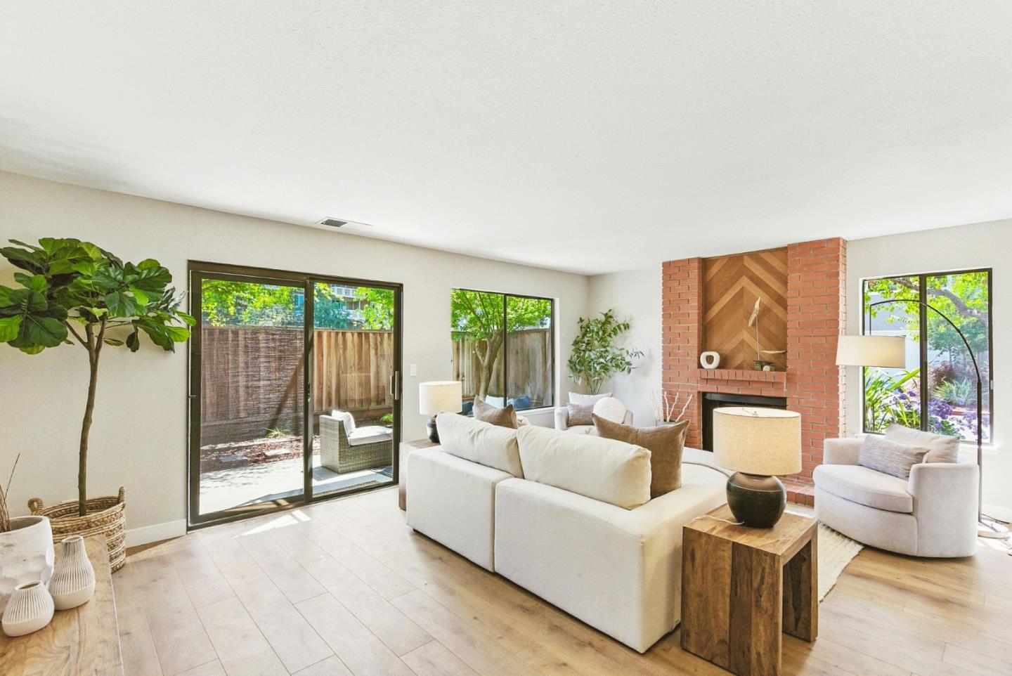 Detail Gallery Image 3 of 31 For 3732 Europe Ct, Santa Clara,  CA 95051 - 2 Beds | 2 Baths