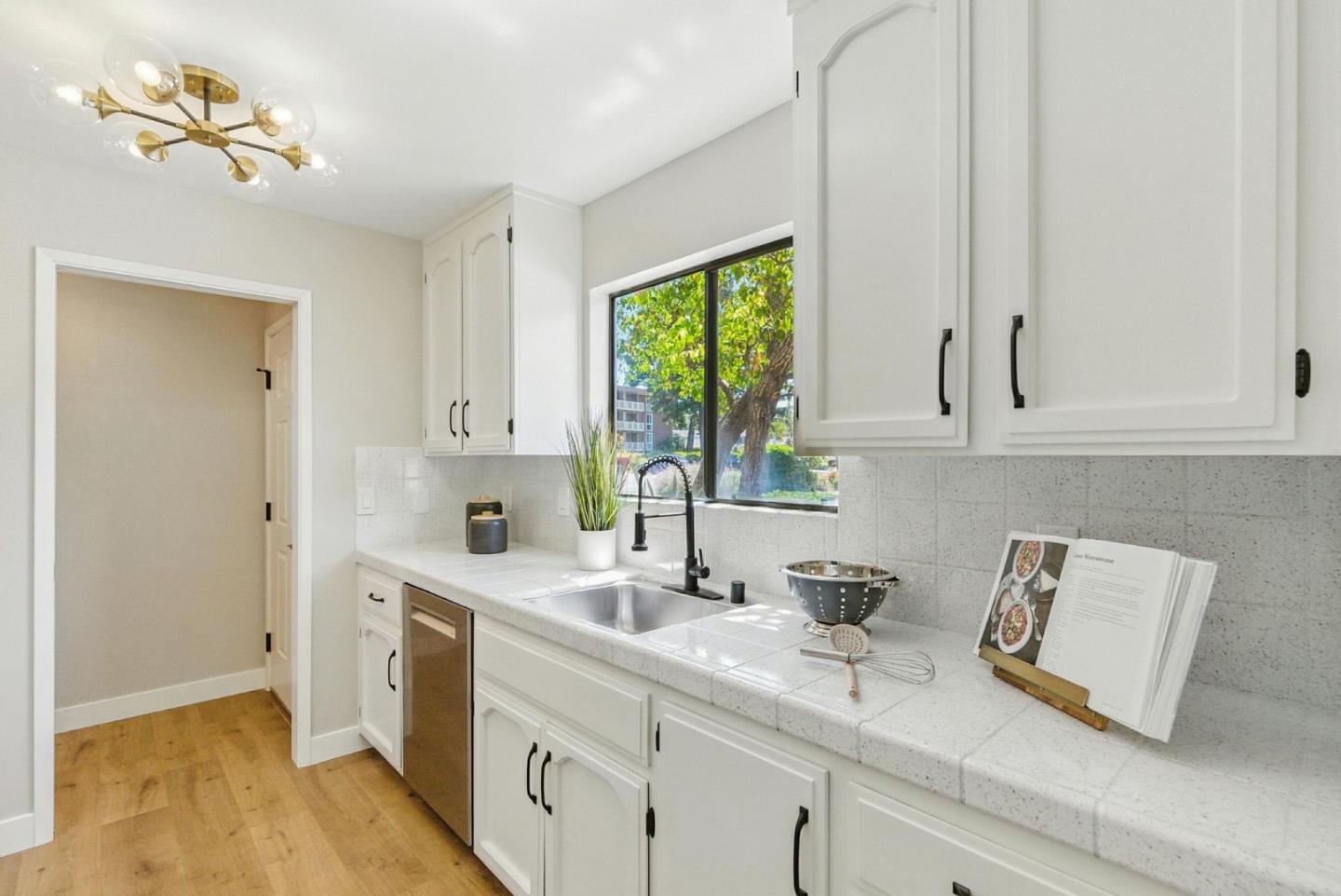 Detail Gallery Image 8 of 31 For 3732 Europe Ct, Santa Clara,  CA 95051 - 2 Beds | 2 Baths