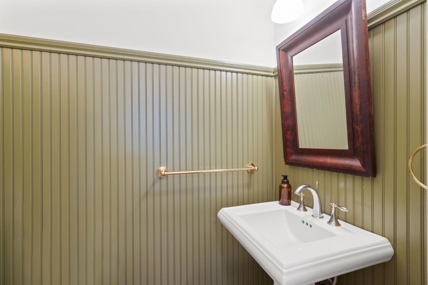 Detail Gallery Image 9 of 24 For 2336 Constitution Dr, San Jose,  CA 95124 - 4 Beds | 2/1 Baths