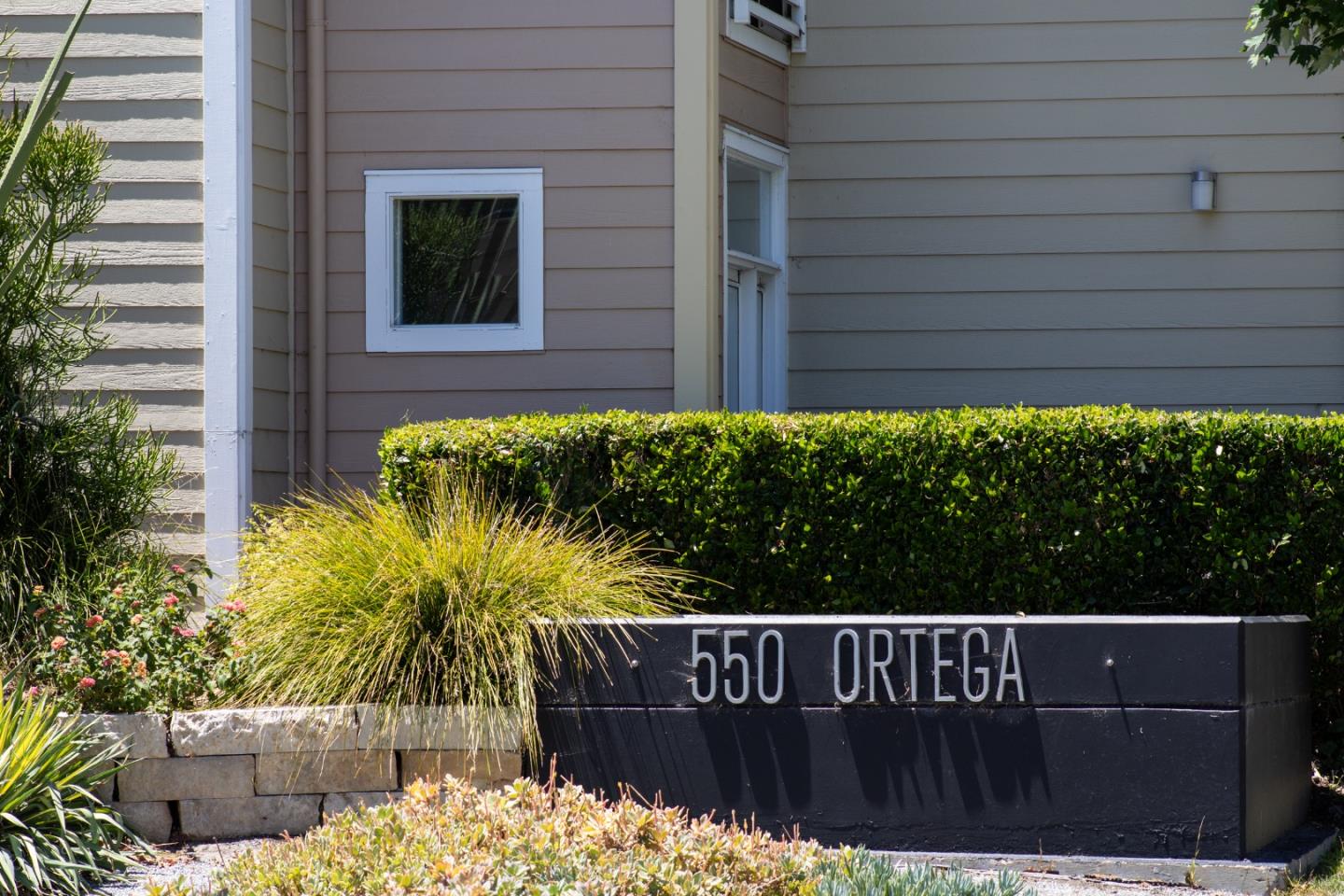 Detail Gallery Image 2 of 18 For 550 Ortega Ave #B123,  Mountain View,  CA 94040 - 1 Beds | 1 Baths
