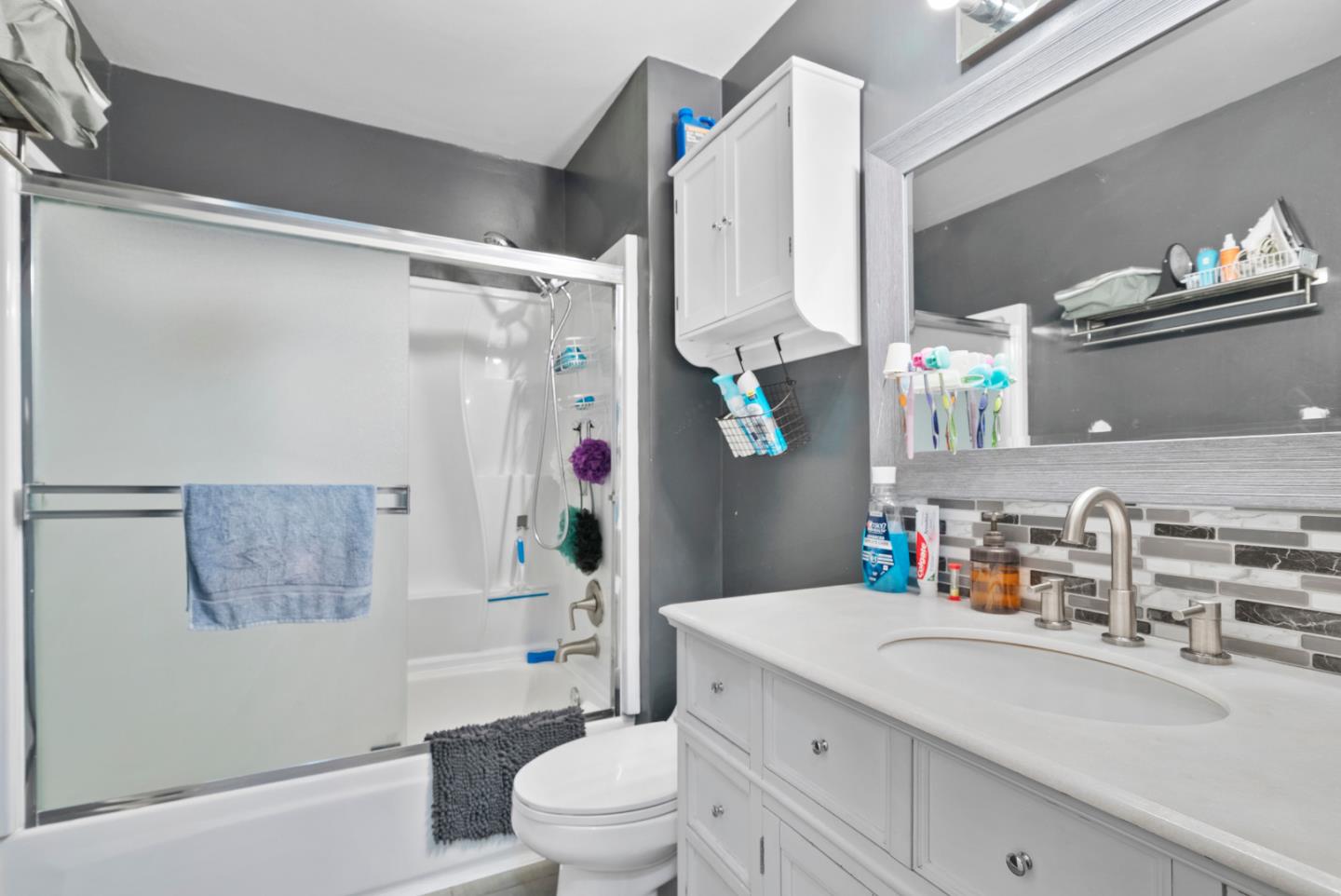 Detail Gallery Image 10 of 37 For 20917 Locust St #D,  Hayward,  CA 94541 - 2 Beds | 1/1 Baths
