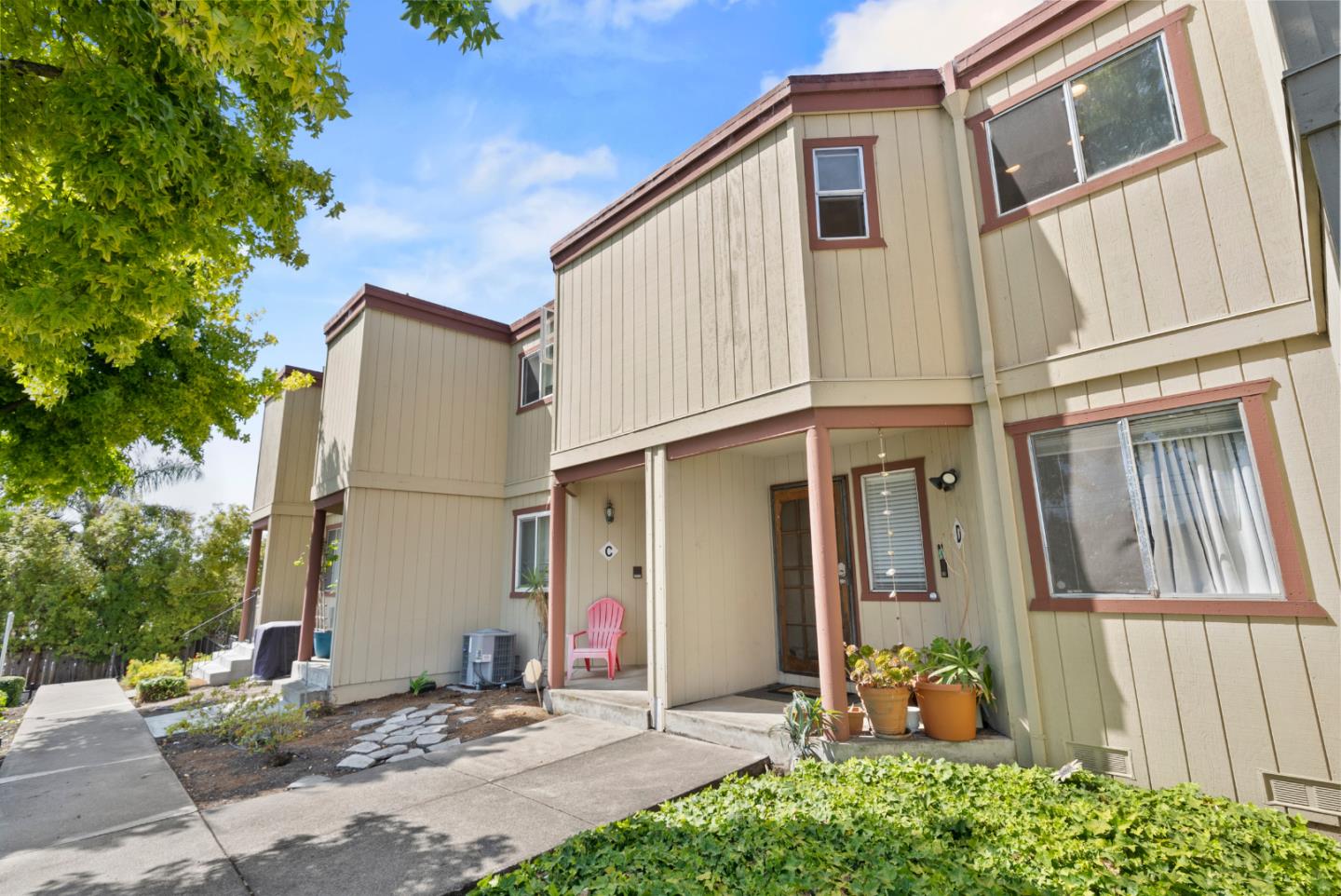 Detail Gallery Image 3 of 37 For 20917 Locust St #D,  Hayward,  CA 94541 - 2 Beds | 1/1 Baths