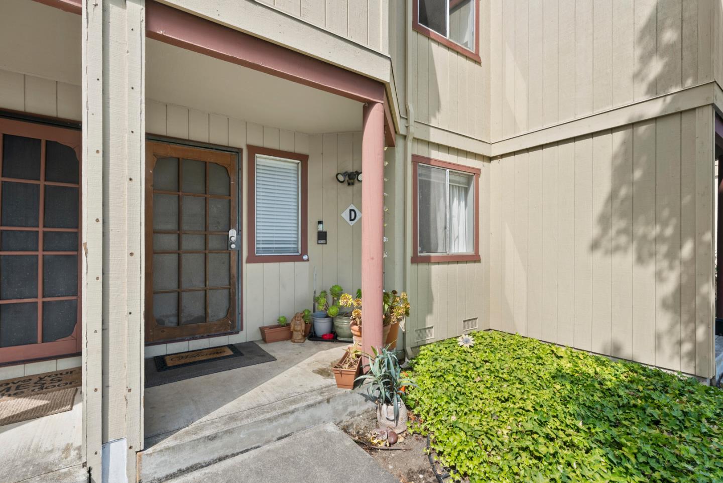 Detail Gallery Image 5 of 37 For 20917 Locust St #D,  Hayward,  CA 94541 - 2 Beds | 1/1 Baths