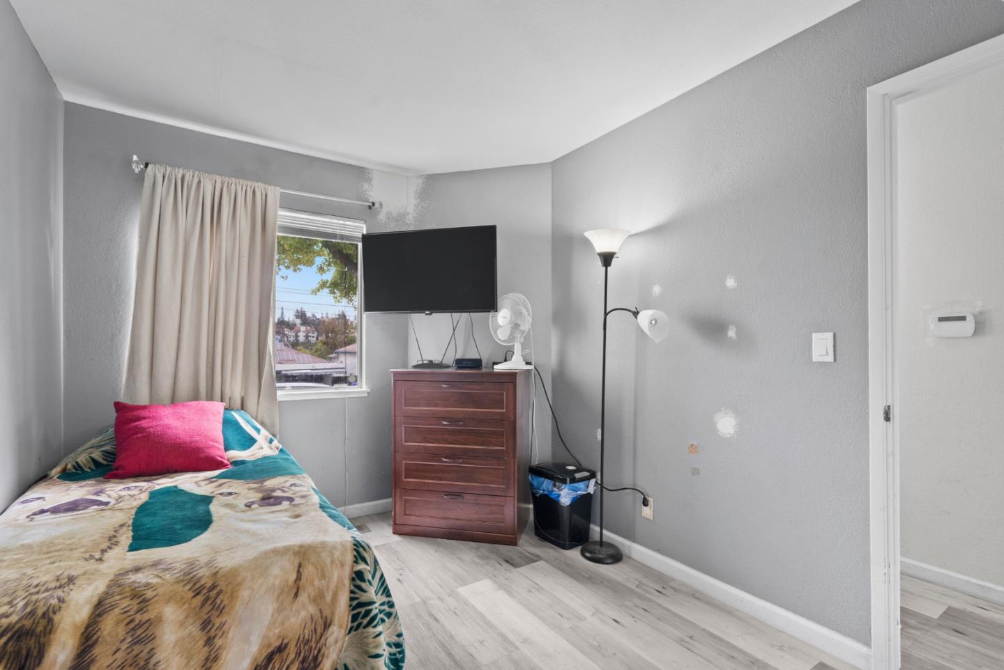 Detail Gallery Image 9 of 37 For 20917 Locust St #D,  Hayward,  CA 94541 - 2 Beds | 1/1 Baths