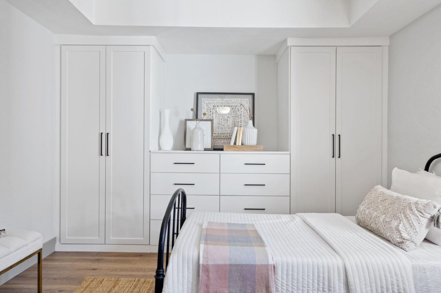 Detail Gallery Image 13 of 24 For 616 Douglas Ave, Redwood City,  CA 94063 - 2 Beds | 2 Baths