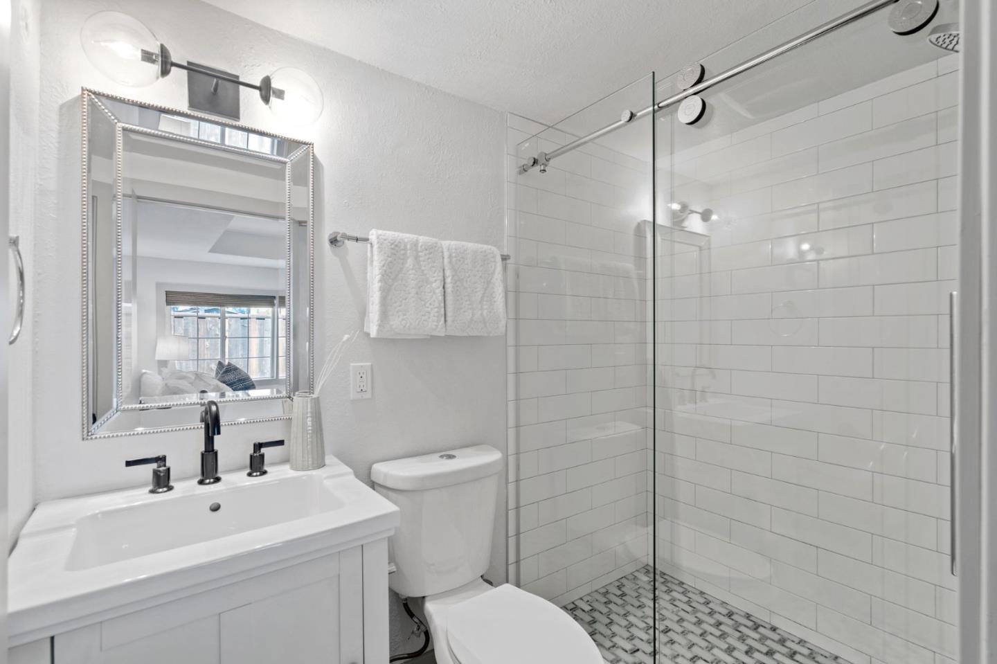 Detail Gallery Image 16 of 24 For 616 Douglas Ave, Redwood City,  CA 94063 - 2 Beds | 2 Baths