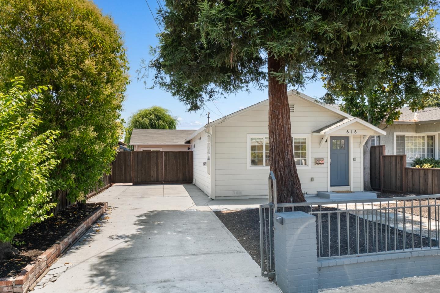 Detail Gallery Image 23 of 24 For 616 Douglas Ave, Redwood City,  CA 94063 - 2 Beds | 2 Baths