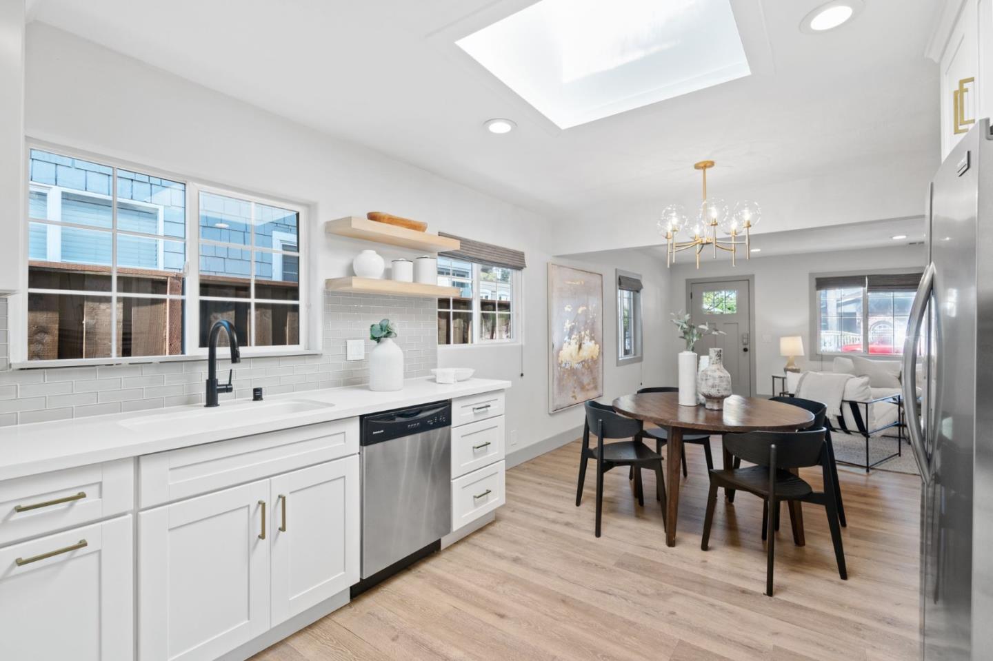 Detail Gallery Image 7 of 24 For 616 Douglas Ave, Redwood City,  CA 94063 - 2 Beds | 2 Baths