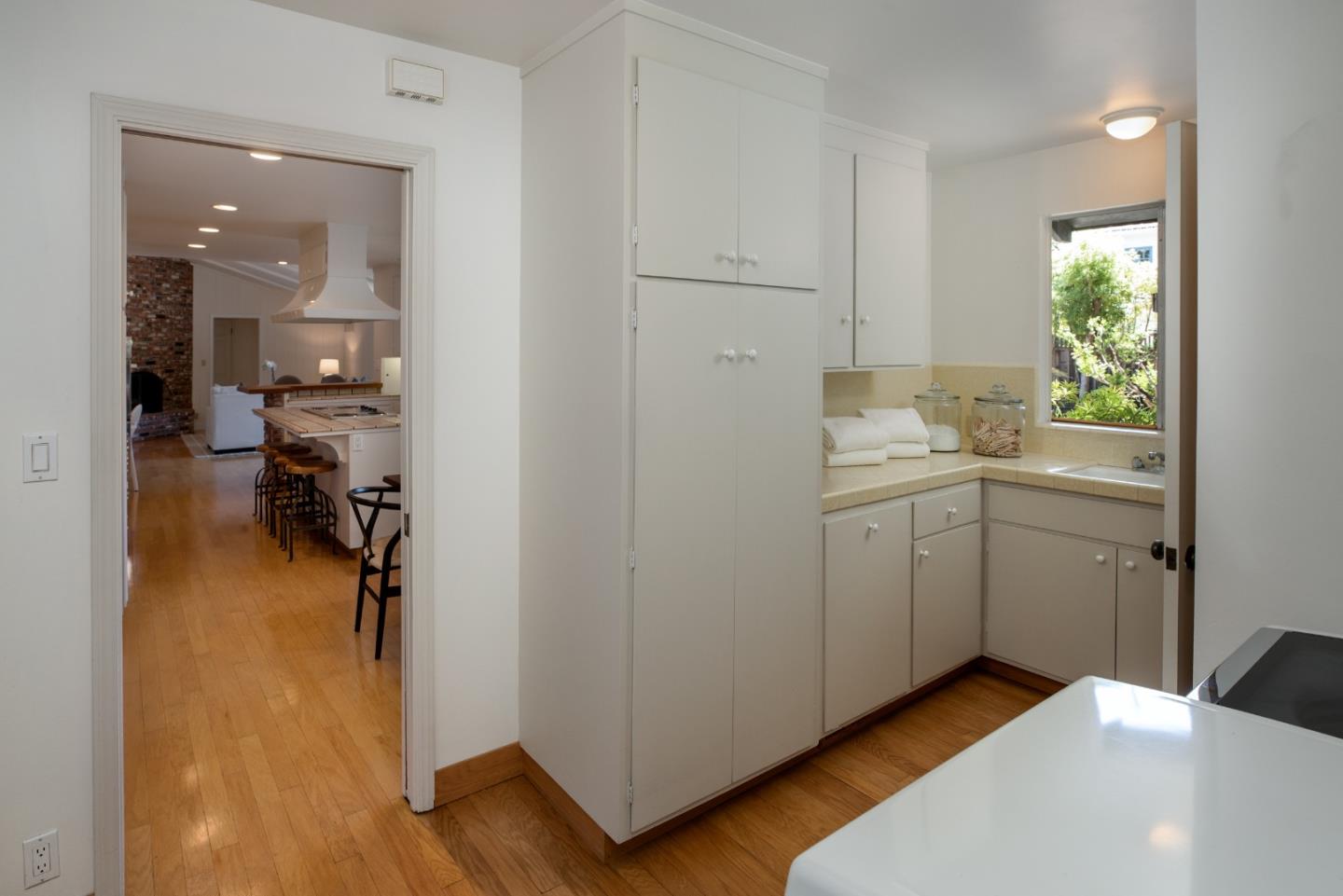 Detail Gallery Image 11 of 25 For 369 Lennox Ave, Menlo Park,  CA 94025 - 4 Beds | 3/1 Baths