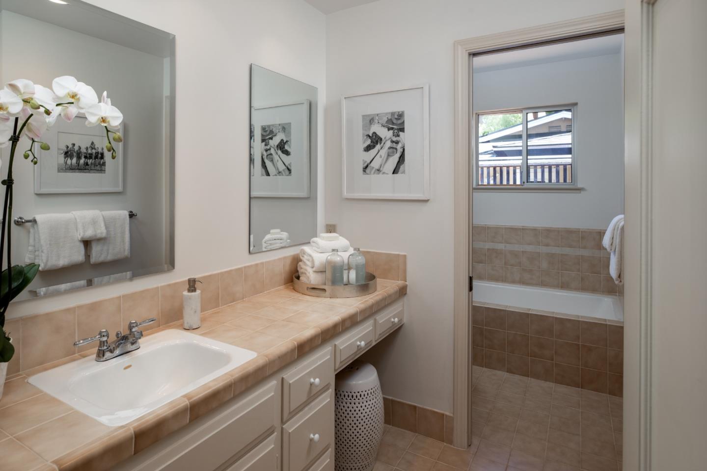 Detail Gallery Image 15 of 25 For 369 Lennox Ave, Menlo Park,  CA 94025 - 4 Beds | 3/1 Baths