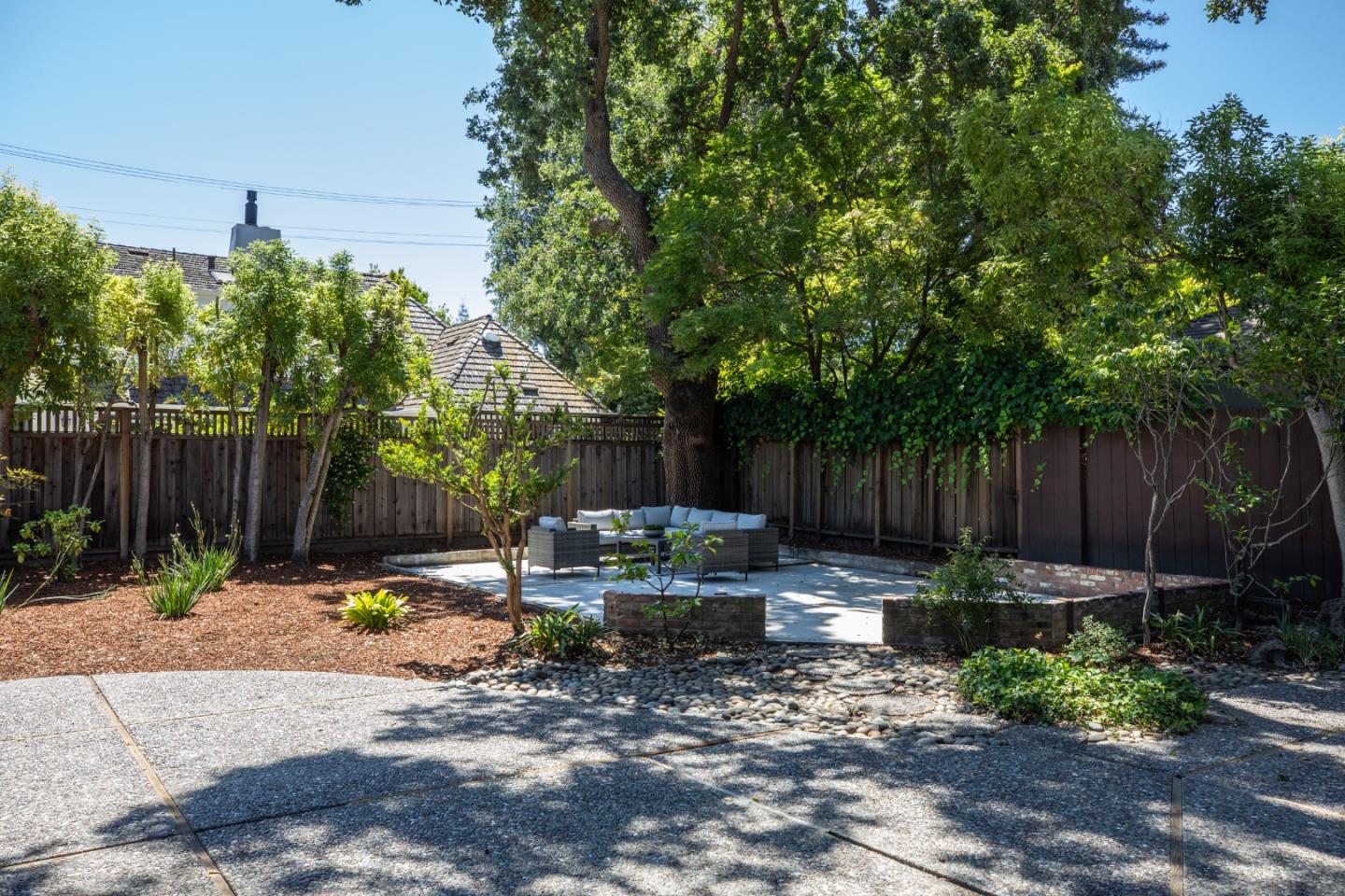 Detail Gallery Image 21 of 25 For 369 Lennox Ave, Menlo Park,  CA 94025 - 4 Beds | 3/1 Baths