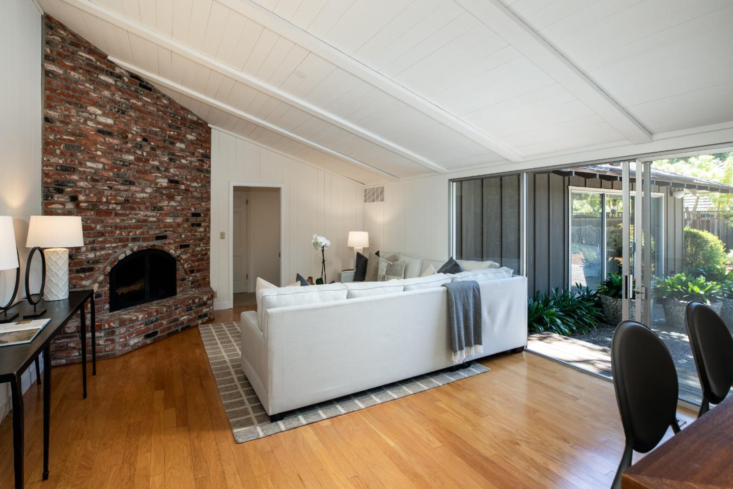 Detail Gallery Image 7 of 25 For 369 Lennox Ave, Menlo Park,  CA 94025 - 4 Beds | 3/1 Baths