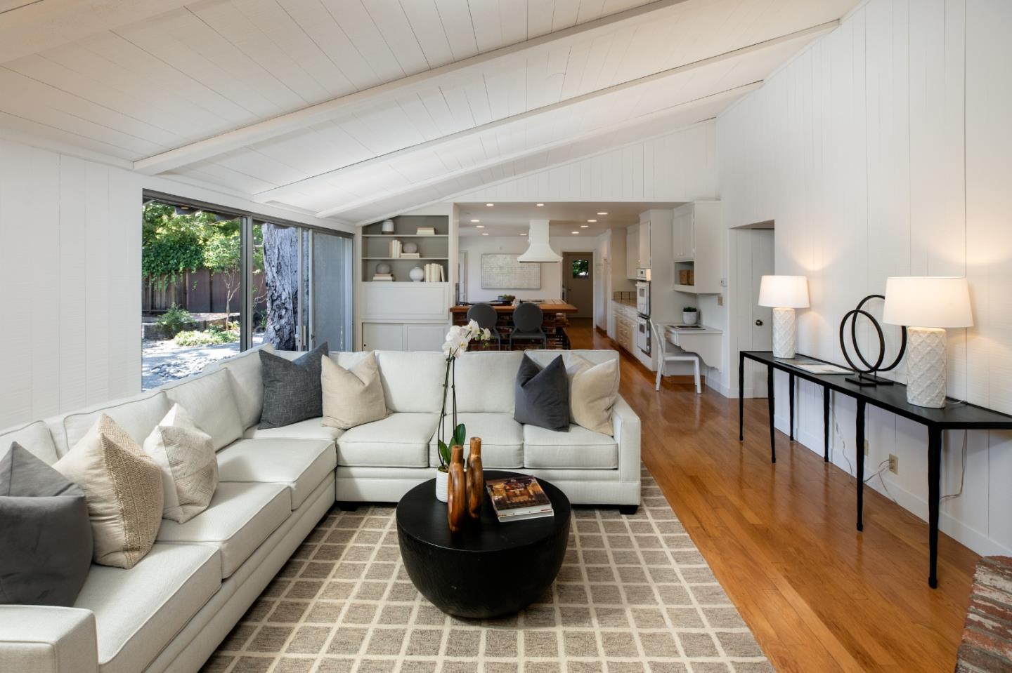 Detail Gallery Image 8 of 25 For 369 Lennox Ave, Menlo Park,  CA 94025 - 4 Beds | 3/1 Baths