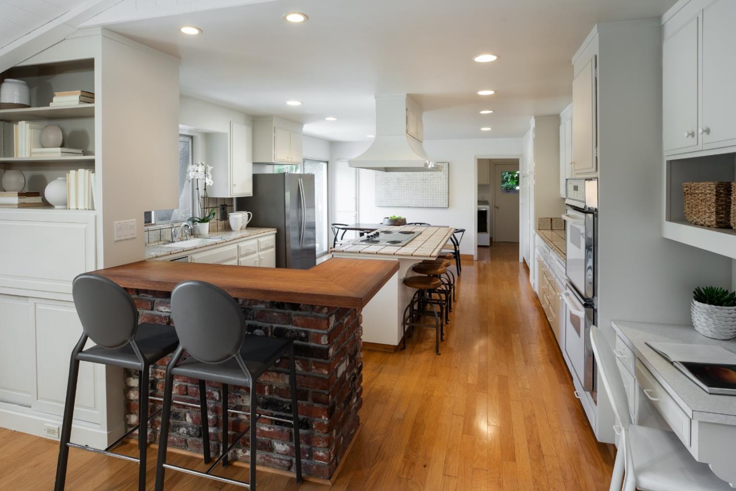 Detail Gallery Image 9 of 25 For 369 Lennox Ave, Menlo Park,  CA 94025 - 4 Beds | 3/1 Baths