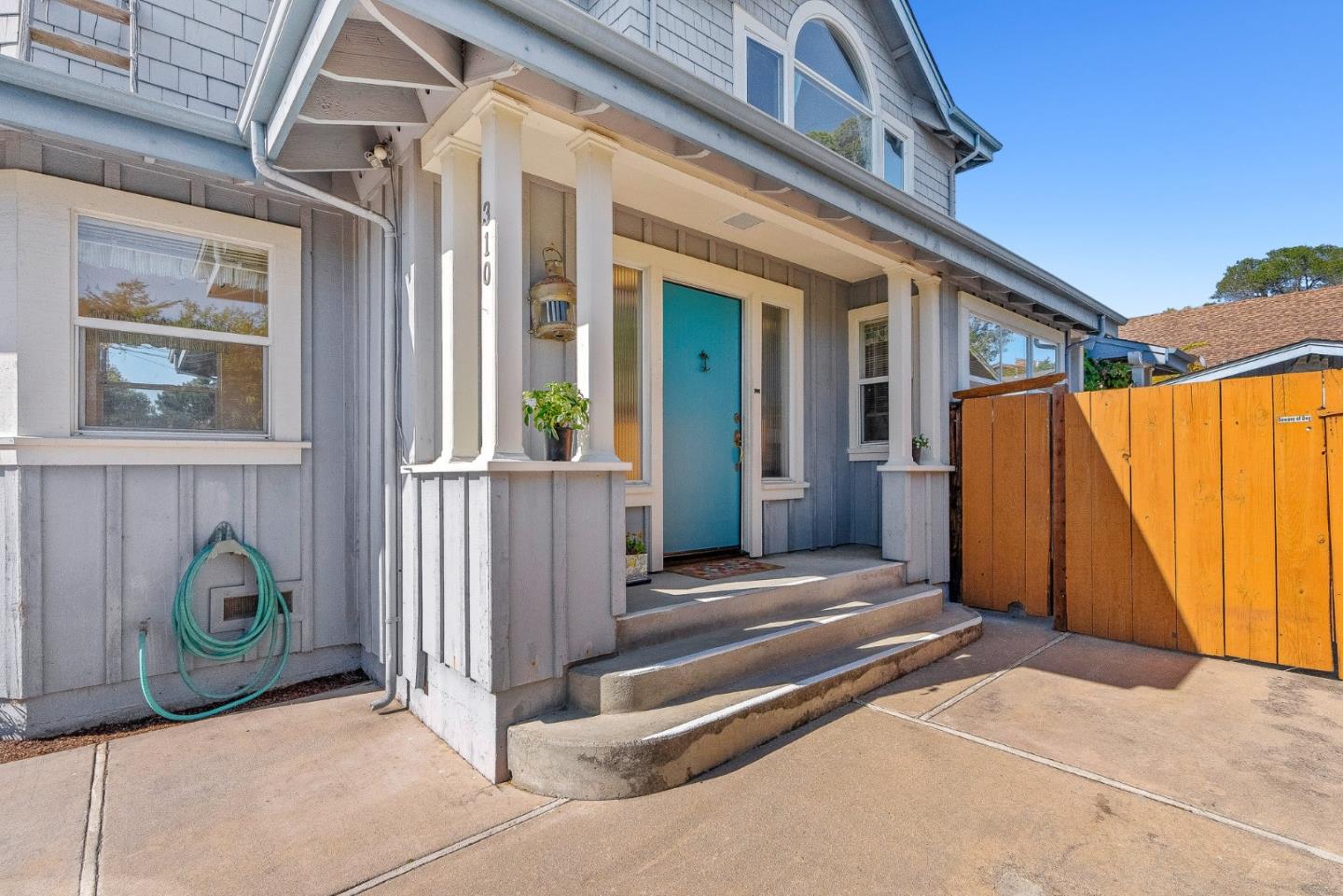 Detail Gallery Image 2 of 44 For 310 Mccormick Ave, Capitola,  CA 95010 - 3 Beds | 2 Baths