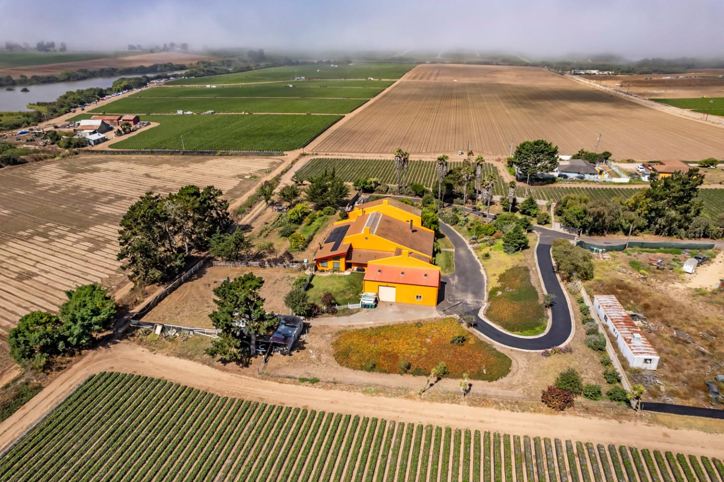 Detail Gallery Image 5 of 65 For 125 Springfield Rd, Moss Landing,  CA 95039 - 4 Beds | 4 Baths