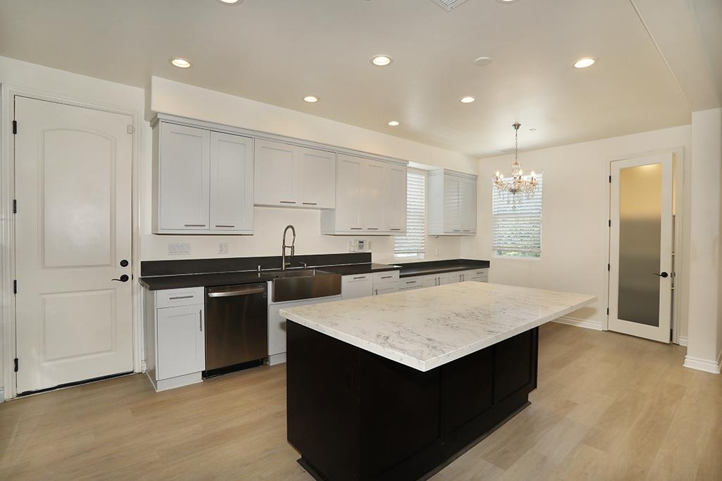 Detail Gallery Image 12 of 41 For 7603 23rd St, Westminster,  CA 92683 - 4 Beds | 4 Baths