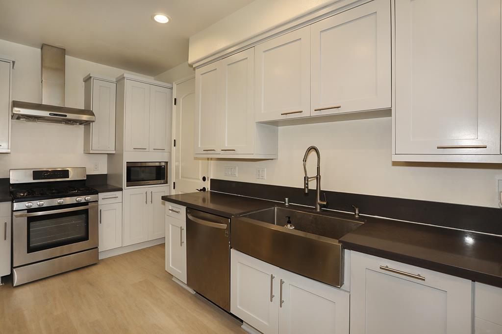 Detail Gallery Image 13 of 41 For 7603 23rd St, Westminster,  CA 92683 - 4 Beds | 4 Baths