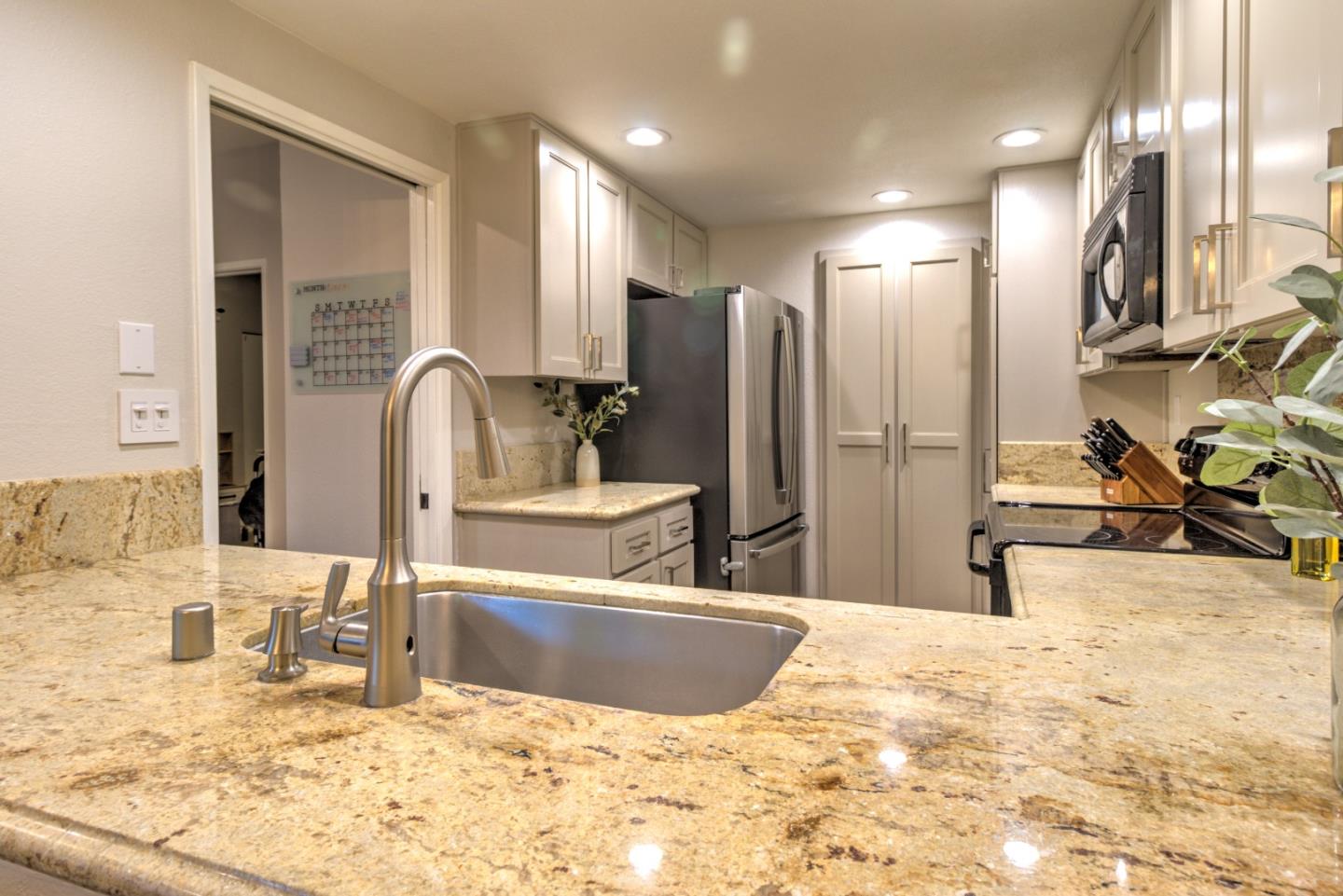 Detail Gallery Image 4 of 24 For 1831 Ashmeade Ct, San Jose,  CA 95125 - 2 Beds | 2 Baths
