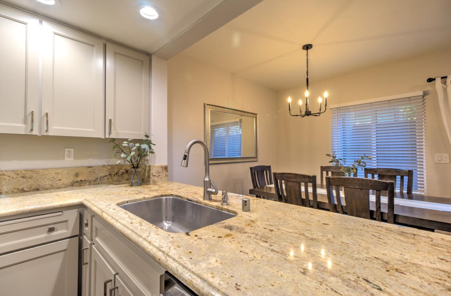 Detail Gallery Image 5 of 24 For 1831 Ashmeade Ct, San Jose,  CA 95125 - 2 Beds | 2 Baths