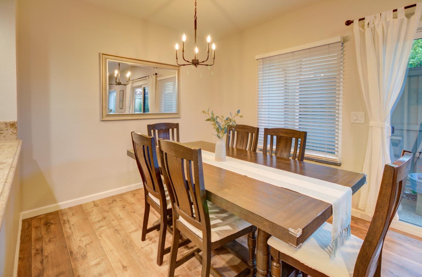 Detail Gallery Image 6 of 24 For 1831 Ashmeade Ct, San Jose,  CA 95125 - 2 Beds | 2 Baths