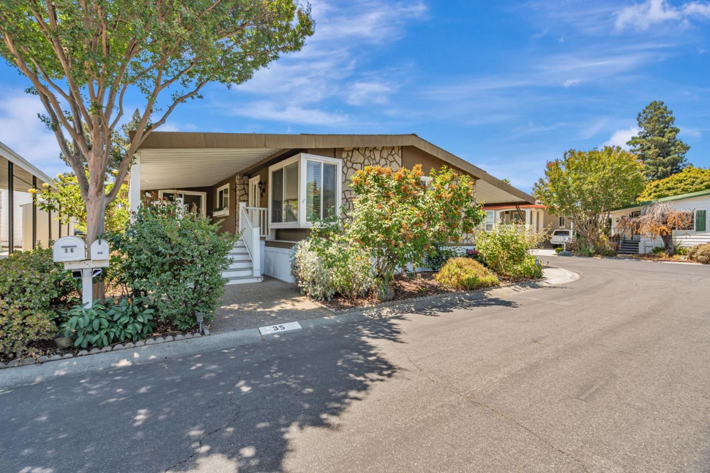 Detail Gallery Image 2 of 41 For 35 Quail Hollow Dr #35,  San Jose,  CA 95128 - 2 Beds | 2 Baths