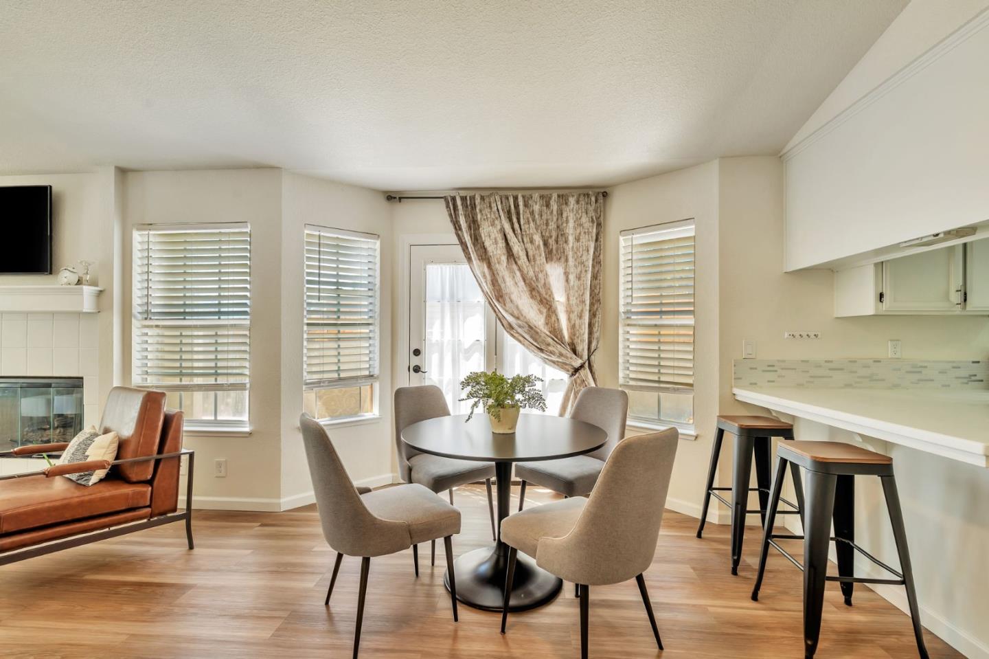 Detail Gallery Image 11 of 30 For 206 Laurelwood Cir, Manteca,  CA 95336 - 2 Beds | 2 Baths