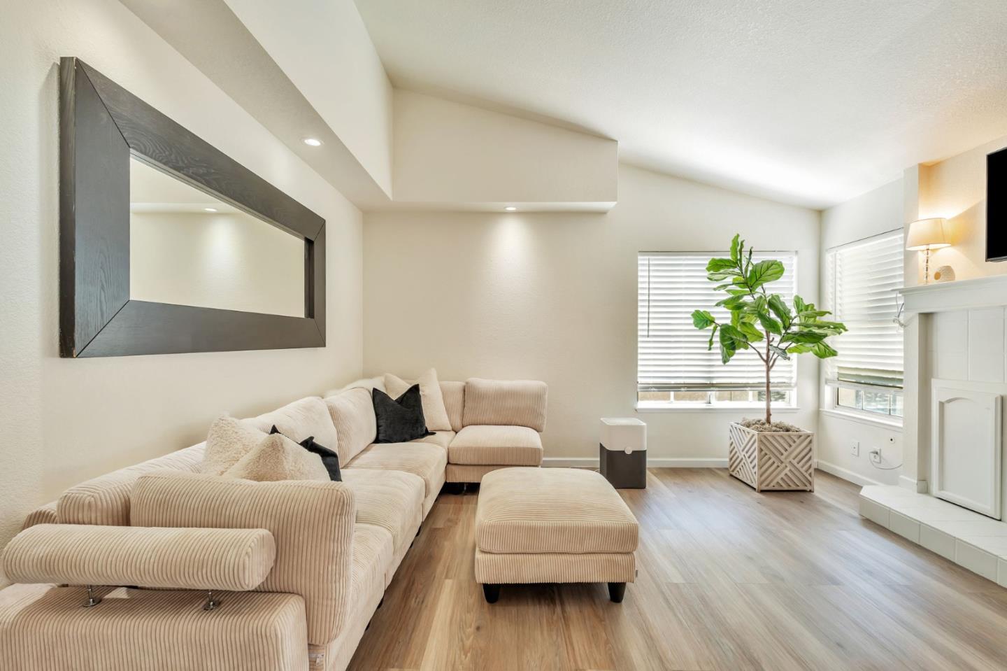 Detail Gallery Image 7 of 30 For 206 Laurelwood Cir, Manteca,  CA 95336 - 2 Beds | 2 Baths
