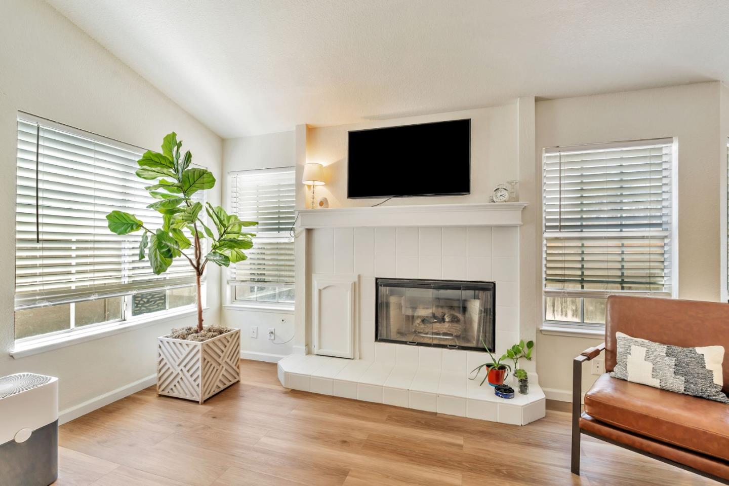 Detail Gallery Image 9 of 30 For 206 Laurelwood Cir, Manteca,  CA 95336 - 2 Beds | 2 Baths