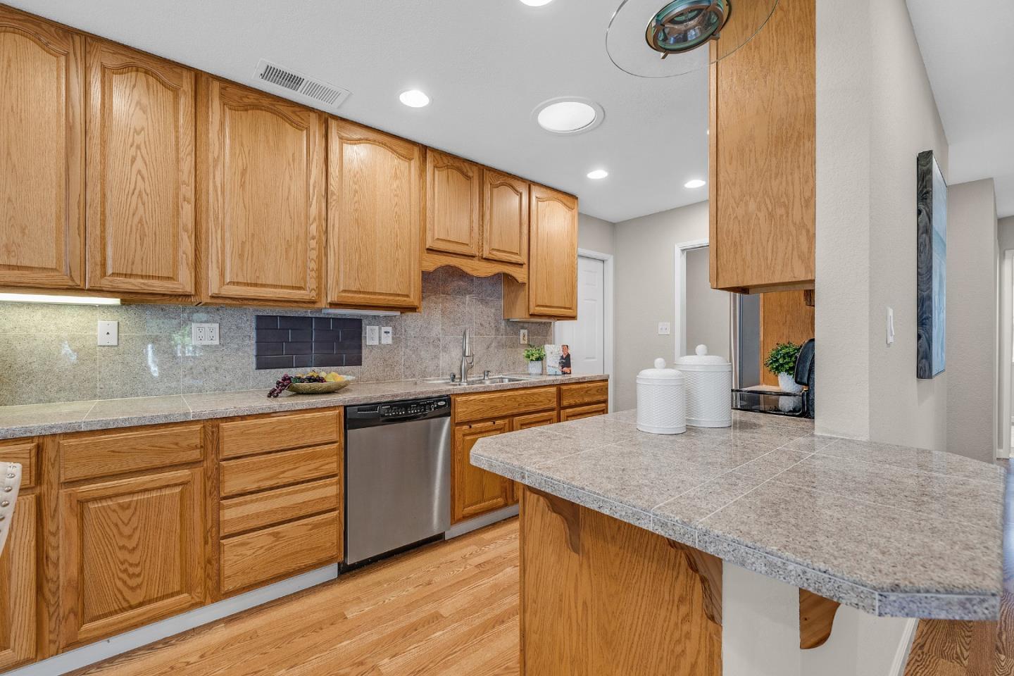 Detail Gallery Image 5 of 49 For 43270 Newport, Fremont,  CA 94538 - 3 Beds | 2 Baths