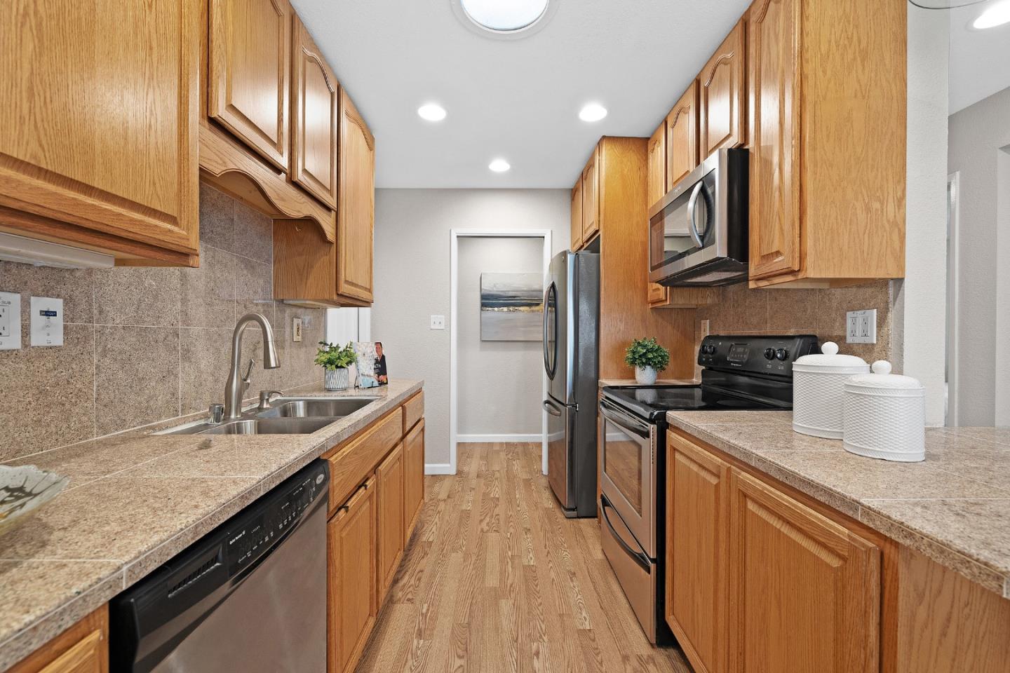 Detail Gallery Image 6 of 49 For 43270 Newport, Fremont,  CA 94538 - 3 Beds | 2 Baths