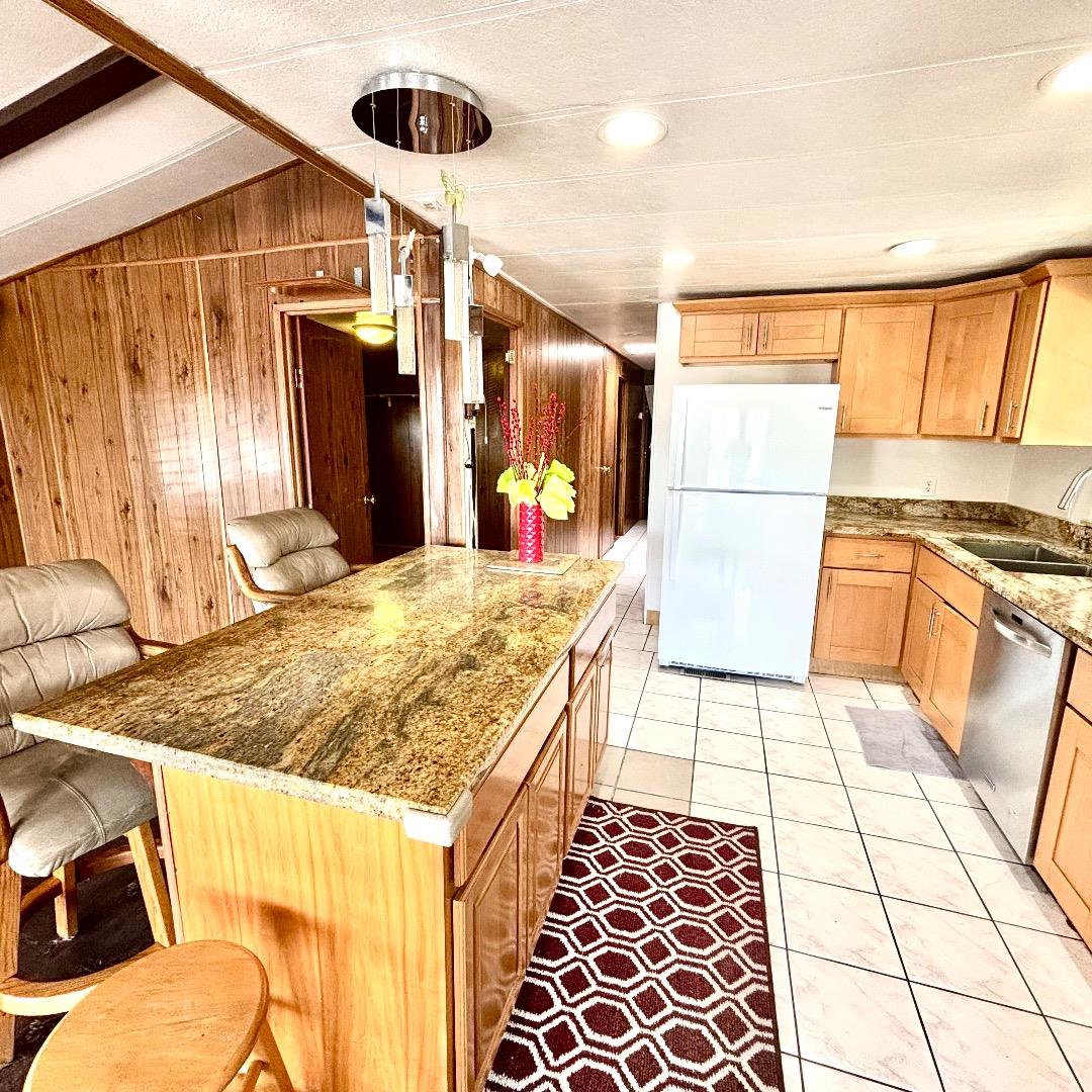 Detail Gallery Image 4 of 9 For 2600 Senter Rd #250,  San Jose,  CA 95111 - 3 Beds | 2 Baths