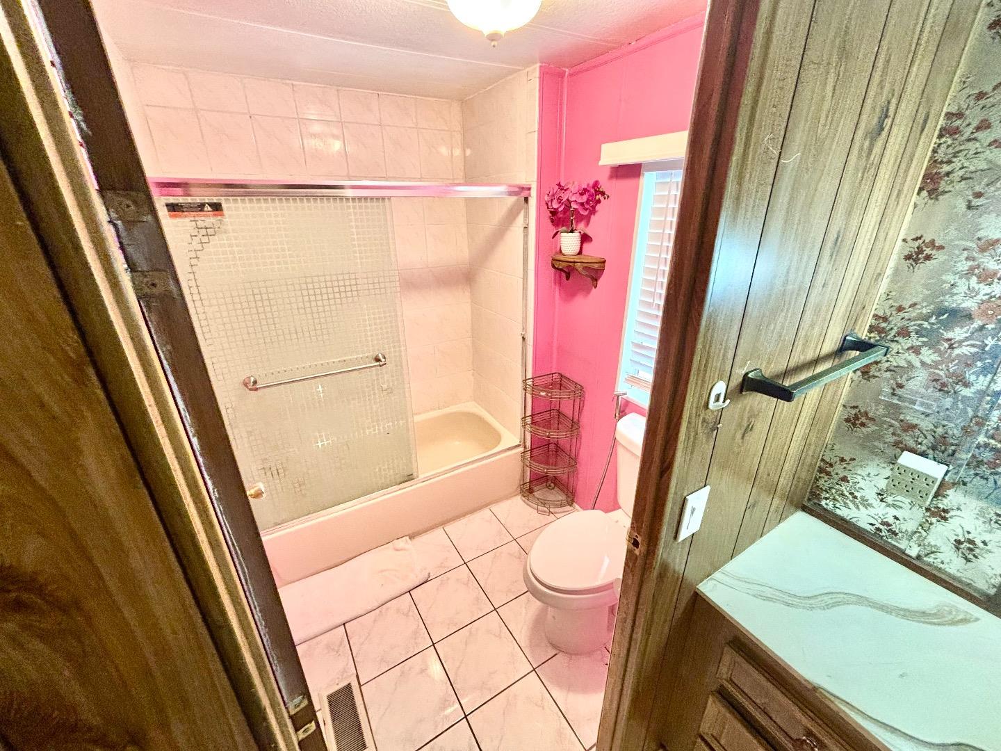 Detail Gallery Image 5 of 9 For 2600 Senter Rd #250,  San Jose,  CA 95111 - 3 Beds | 2 Baths