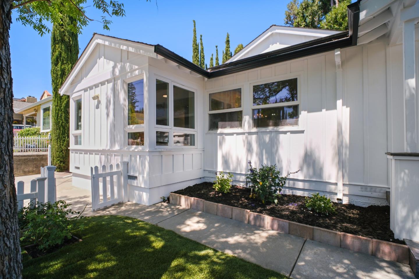 Detail Gallery Image 3 of 101 For 230 San Mateo Ave, Los Gatos,  CA 95030 - 3 Beds | 3/1 Baths
